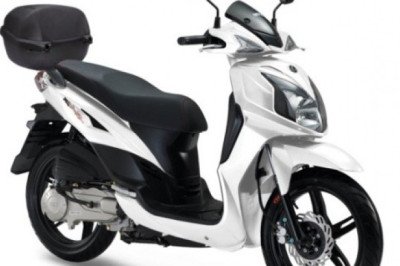 Exploring Menorca with Car Hire and Scooter Rental: A Guide to Mobilit