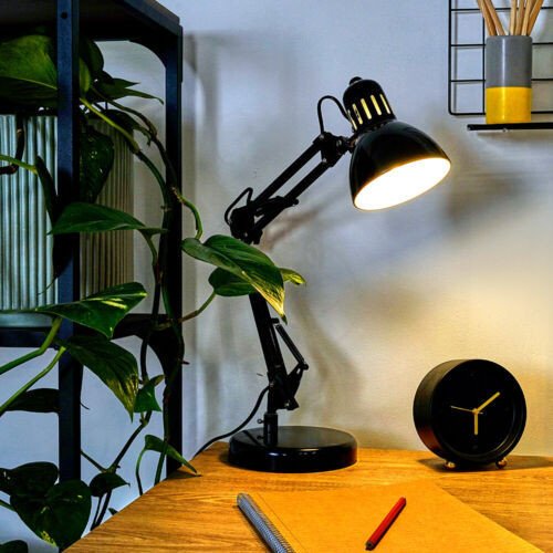 Desk lamp