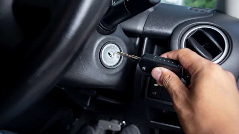 Professional Locksmiths for Car Key Replacement Services
