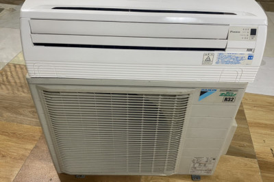 Máy Lạnh Cũ Daikin inverter 2 chiều 2.25 HP Gas 32 đời 2015
