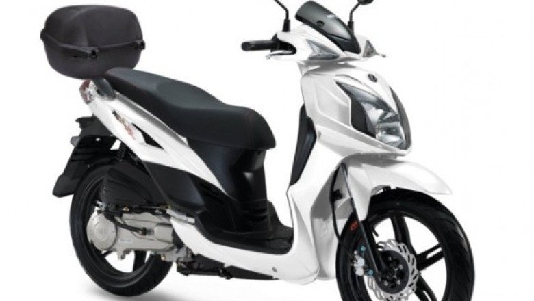 Exploring Menorca with Car Hire and Scooter Rental: A Guide to Mobilit